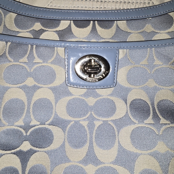 Coach cross body. - Picture 3 of 6